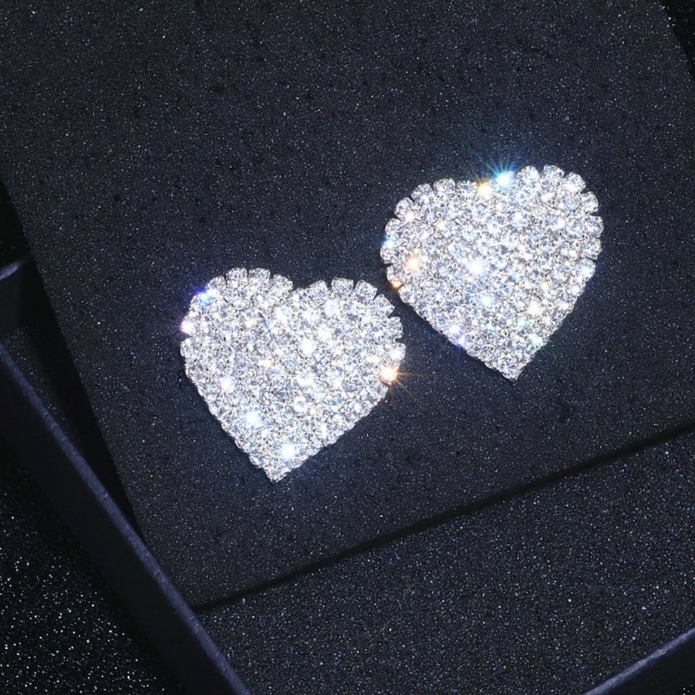 2020 New Design Luxury Crystal Heart Stud Earrings
